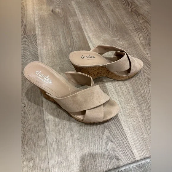 Charles by Charles David Tan Wedge Sandals with Strappy Design - Picture 5 of 10